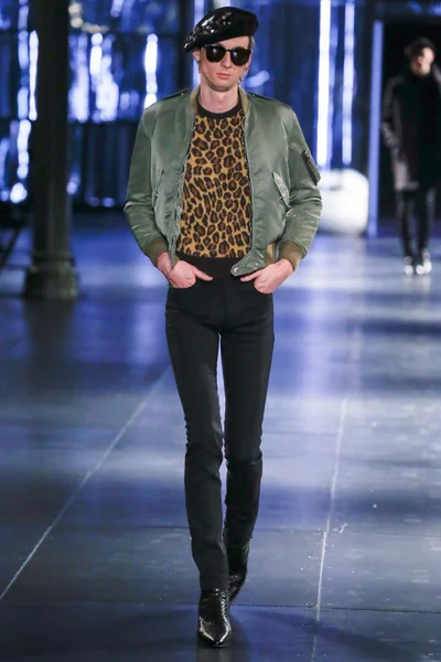 Look 18